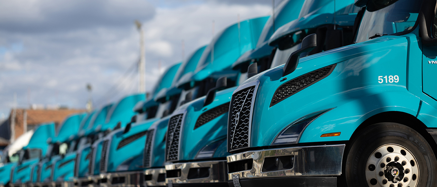 Camions Morneau en rangee PNPC4465_0085LR.jpg